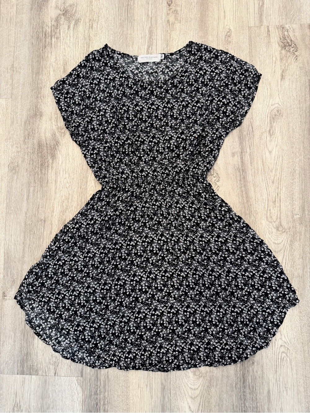 Nectar Clothing Medium Black White Floral Mini Dress 100% Rayon